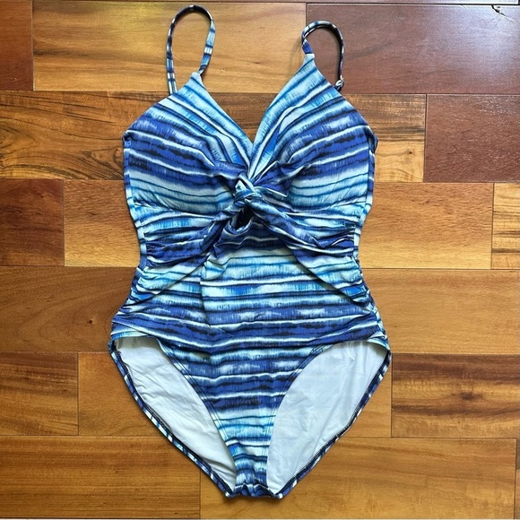 La Blanca Serene Twist Keyhole Tummy Control Swimsuit - Picture 3 of 8